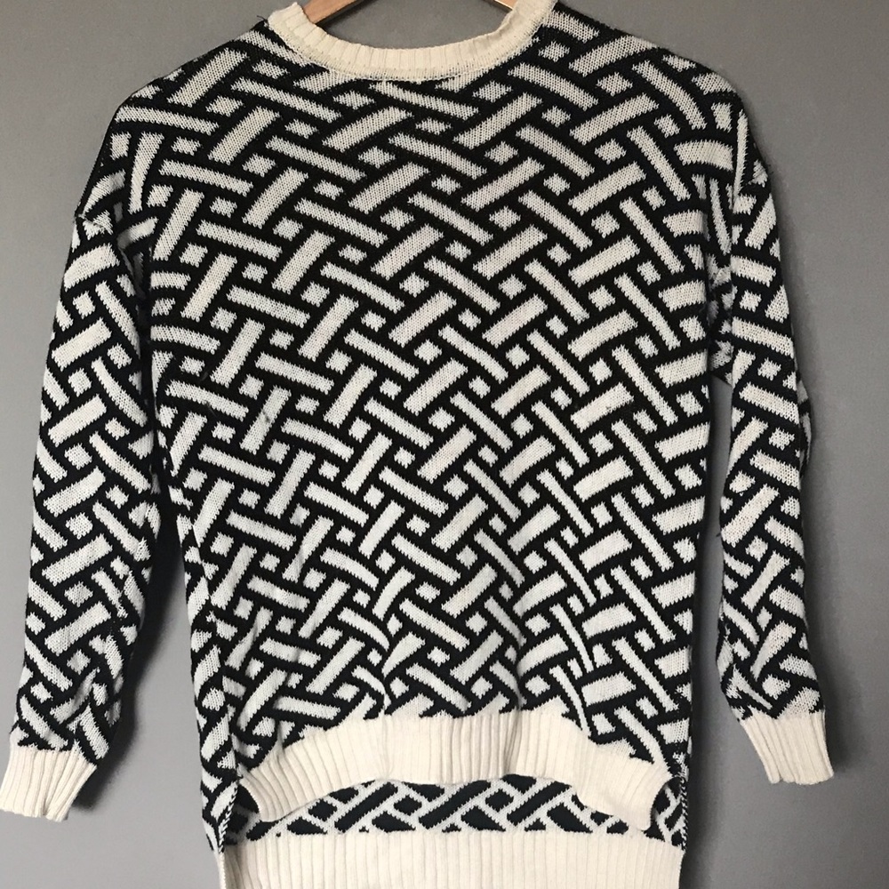 Cute sweater with zipper shoulder accents